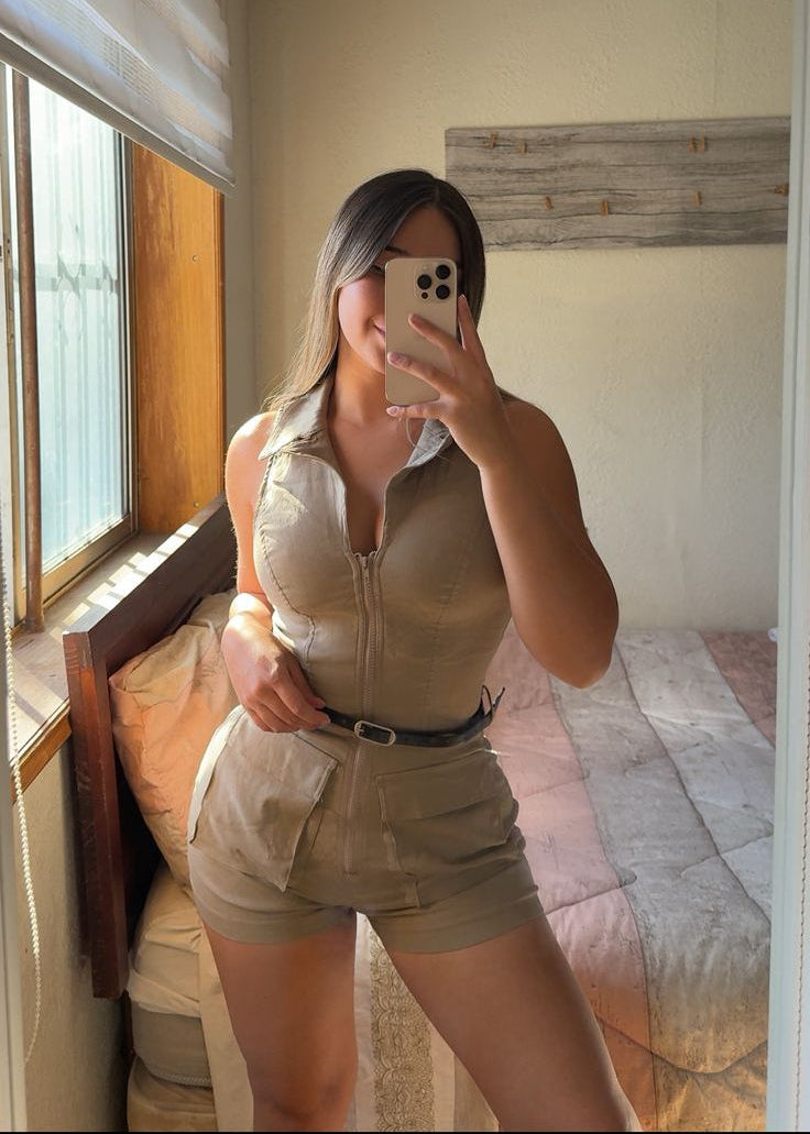 MONO BEIGE + CINTURON